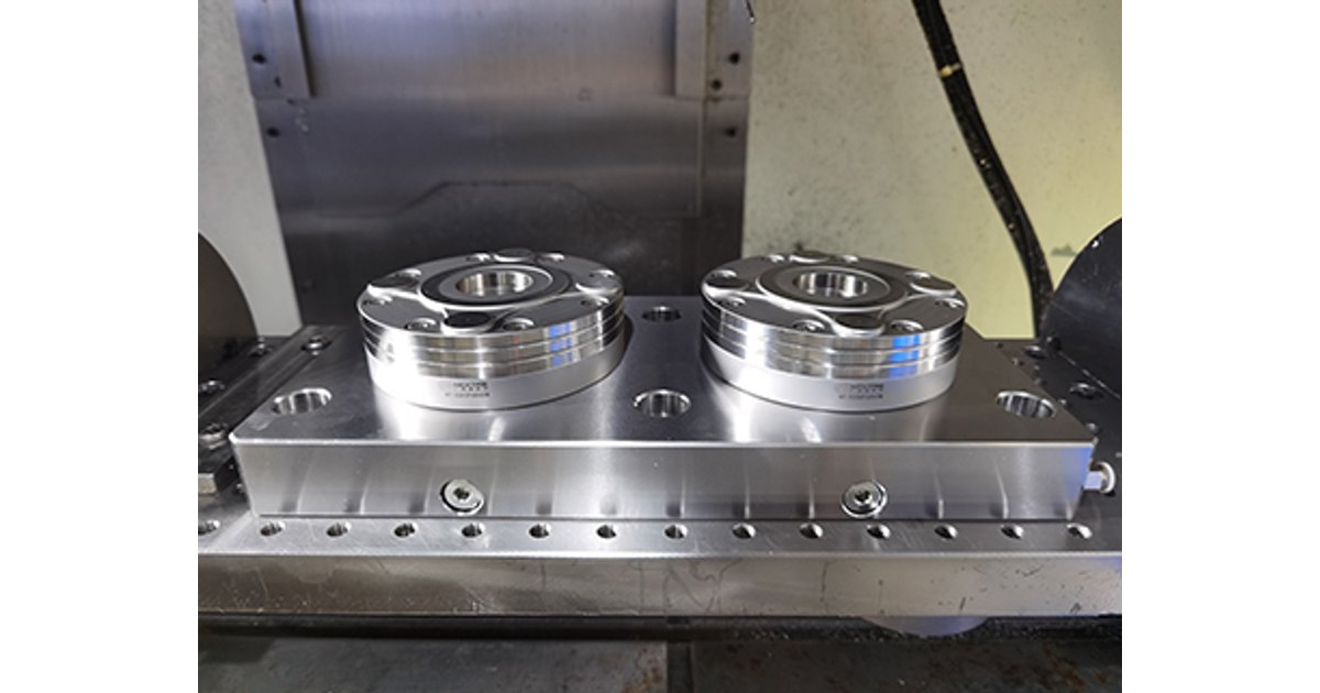 NEXTAS dual-station zero-point receiver block with two round receivers on a compact rectangular base